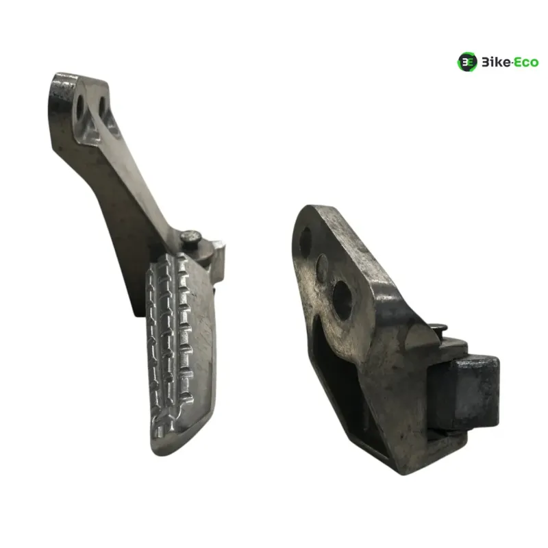 Platine et repose pieds arriere droit et gauche YAMAHA GPD 125 2017-2019 NMAX
