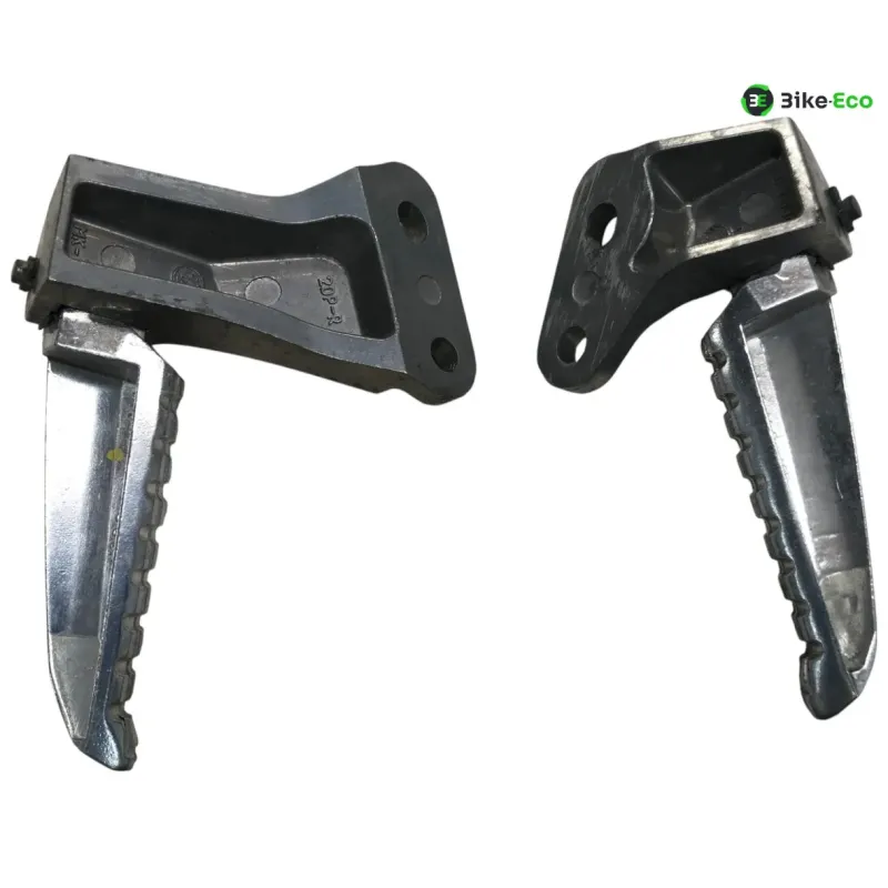 Platine et repose pieds arriere droit et gauche YAMAHA GPD 125 2017-2019 NMAX