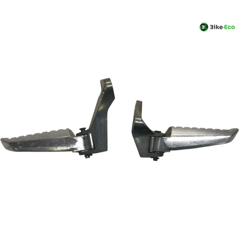 Platine et repose pieds arriere droit et gauche YAMAHA GPD 125 2017-2019 NMAX