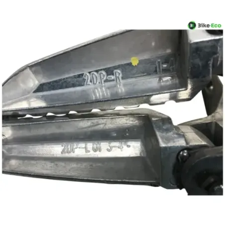 Platine et repose pieds arriere droit et gauche YAMAHA GPD 125 2017-2019 NMAX