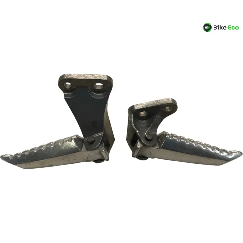 Platine et repose pieds arriere droit et gauche YAMAHA GPD 125 2017-2019 NMAX