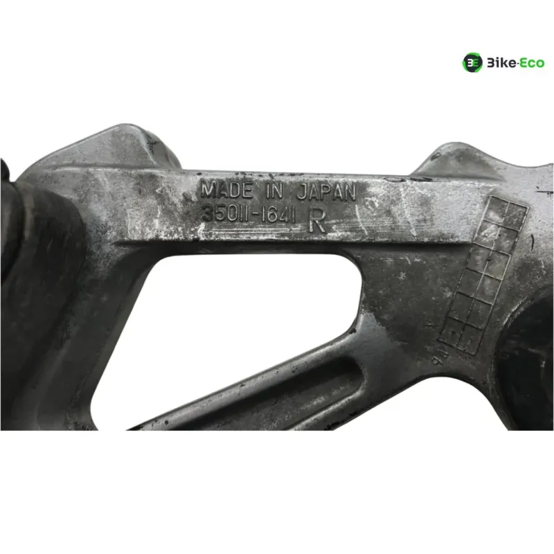 Platine et repose pieds arriere droit KAWASAKI ZZR 1100 1995-1999
