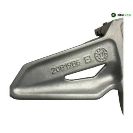 Platine et repose pieds arriere droit TRIUMPH STREET TRIPLE S 660 2017-2019