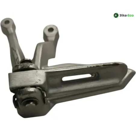 Platine et repose pieds arriere gauche TRIUMPH STREET TRIPLE S 660 2017-2019