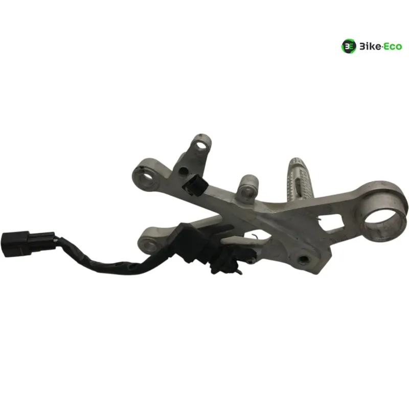 Platine avant droite TRIUMPH STREET TRIPLE S 660 2017-2019
