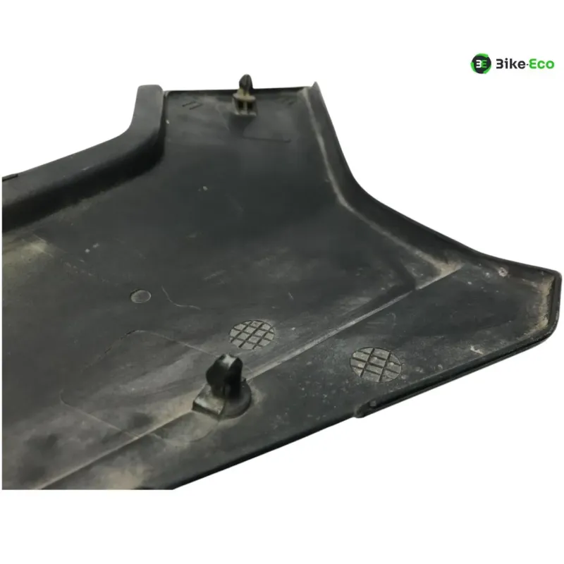 Cache carenage sous selle gauche HONDA VF 400 F 1983-1984