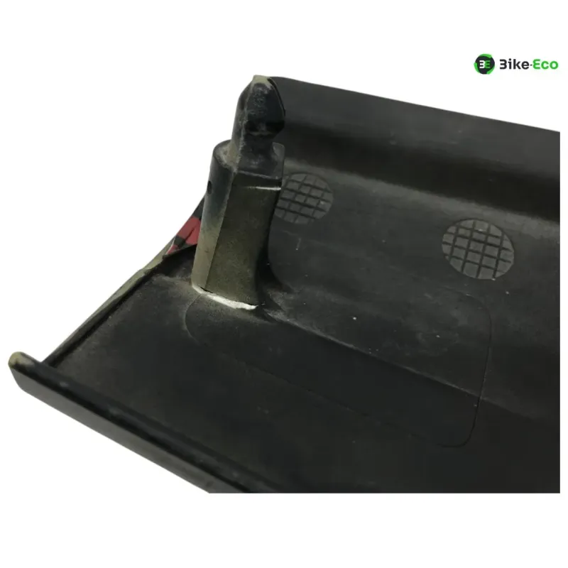 Cache carenage sous selle gauche HONDA VF 400 F 1983-1984
