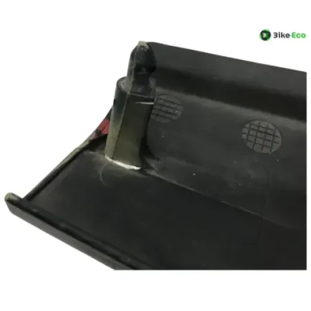 Cache carenage sous selle gauche HONDA VF 400 F 1983-1984