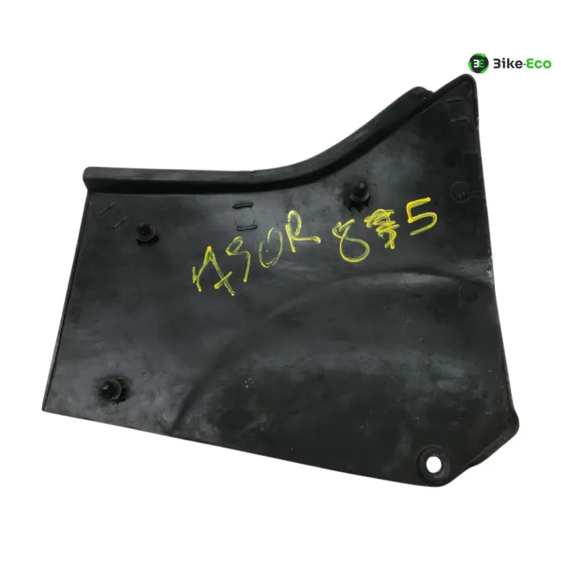Cache carenage sous selle gauche SUZUKI GSXR 750 1985-1986