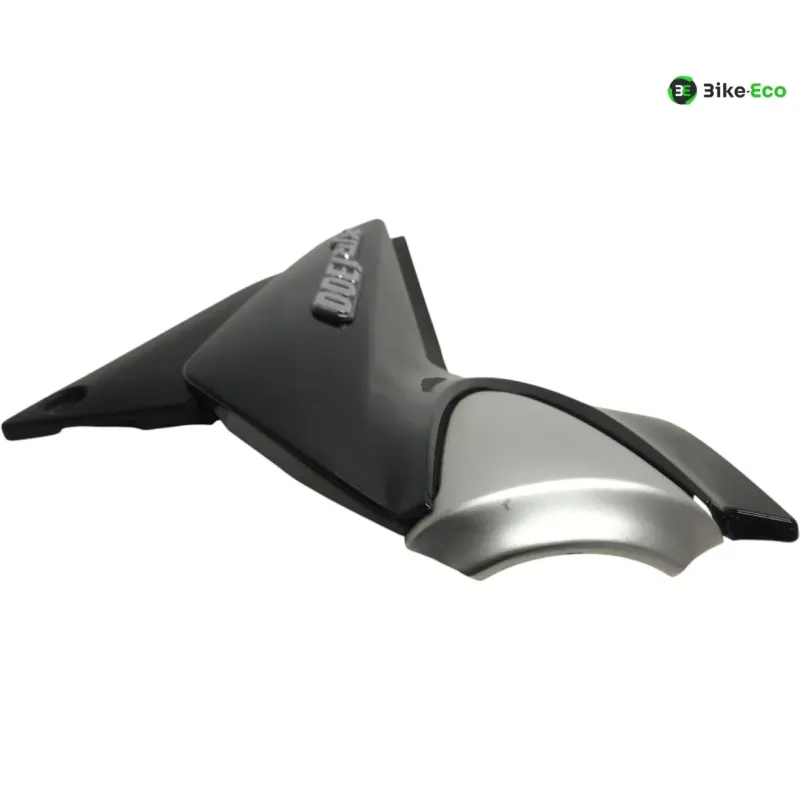 Cache carenage sous selle droit YAMAHA XJR 1300 2004-2006