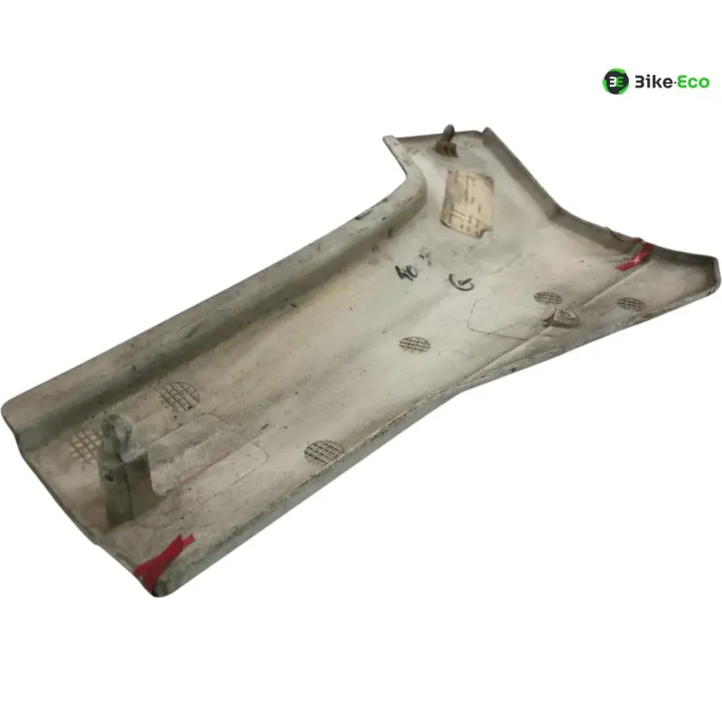 Cache carenage sous selle gauche HONDA VF 400 F 1983-1984