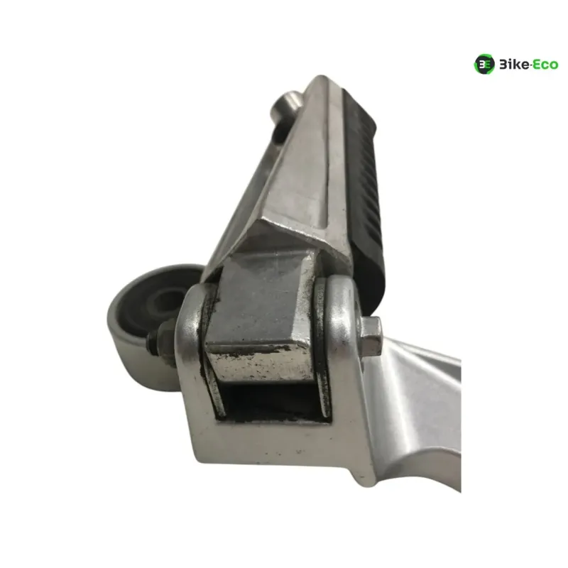 Platine et repose pieds arriere droit YAMAHA BT 1100 2002-2004 BULLDOG