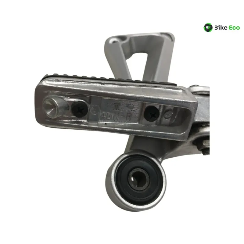 Platine et repose pieds arriere droit YAMAHA BT 1100 2002-2004 BULLDOG