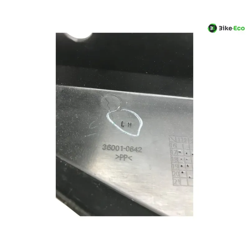 Cache lateral gauche KAWASAKI Z 650 2020-2024