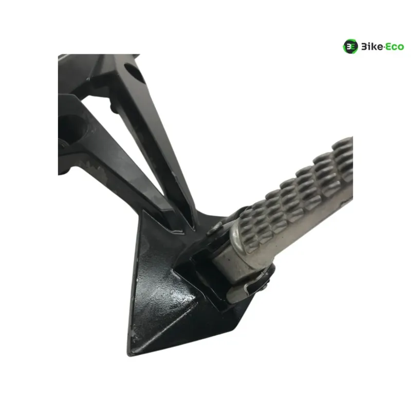 Platine et repose pieds arriere droit KAWASAKI Z 750 2007-2010