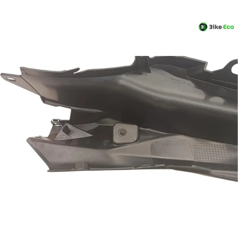 Cache carenage coque arriere droit YAMAHA YZF 700 2022-2024 R7