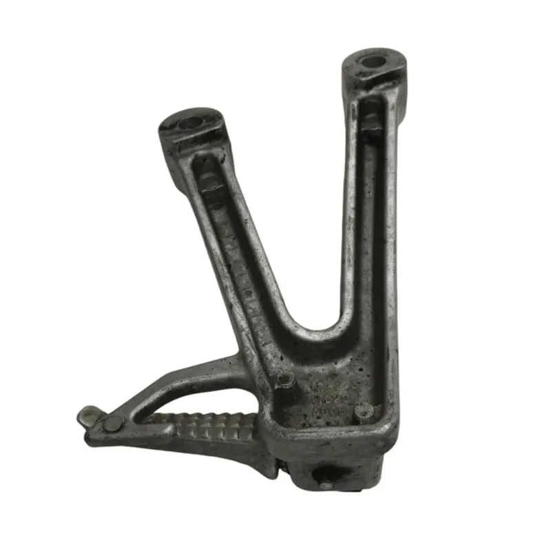 Platine et repose pieds arriere gauche SUZUKI SV 650 S 2003-2006