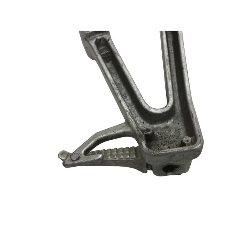 Platine et repose pieds arriere gauche SUZUKI SV 650 S 2003-2006