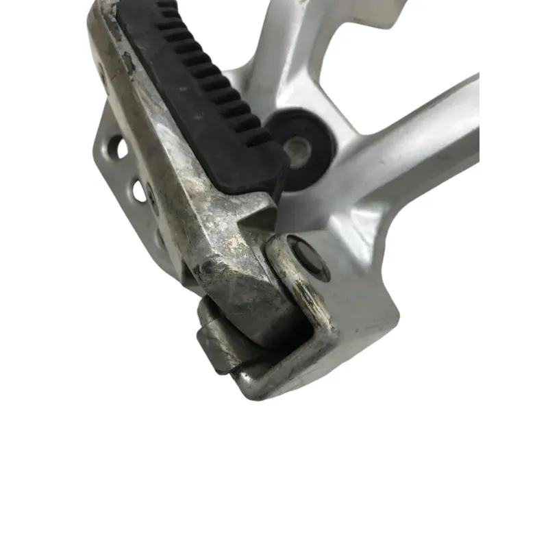 Platine et repose pieds arriere droit KAWASAKI KLV 1000 2004-2005