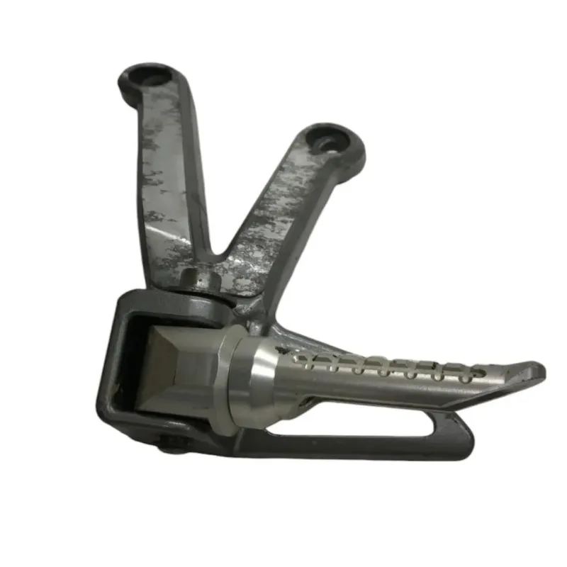Platine et repose pieds arriere gauche SUZUKI GSF 1200 2001-2005 BANDIT