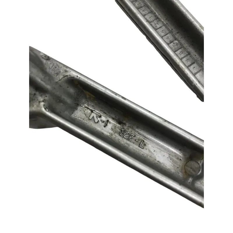 Platine et repose pieds arriere gauche SUZUKI GSF 1200 2001-2005 BANDIT