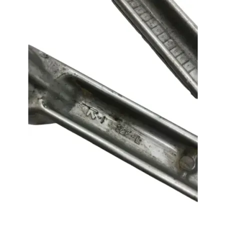 Platine et repose pieds arriere gauche SUZUKI GSF 1200 2001-2005 BANDIT