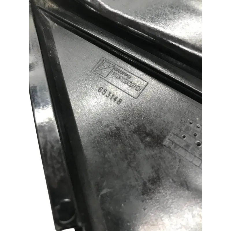 Cache lateral droit GILERA GP 800 2007-2011