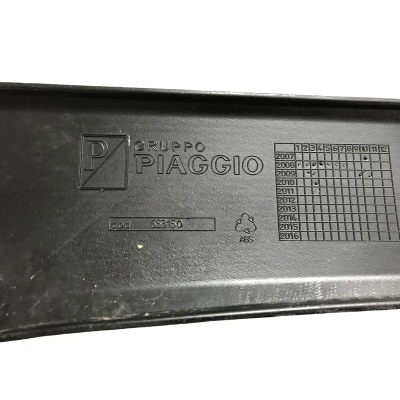 Cache lateral gauche GILERA GP 800 2007-2011