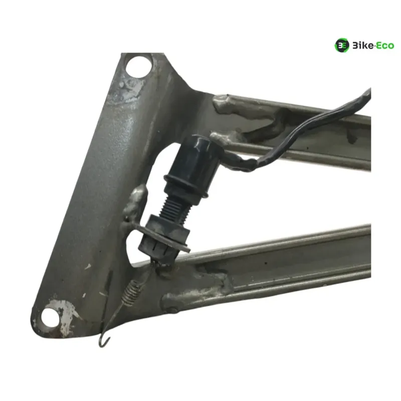 Platine et repose pieds arriere droit YAMAHA SRX 600 1986-1987