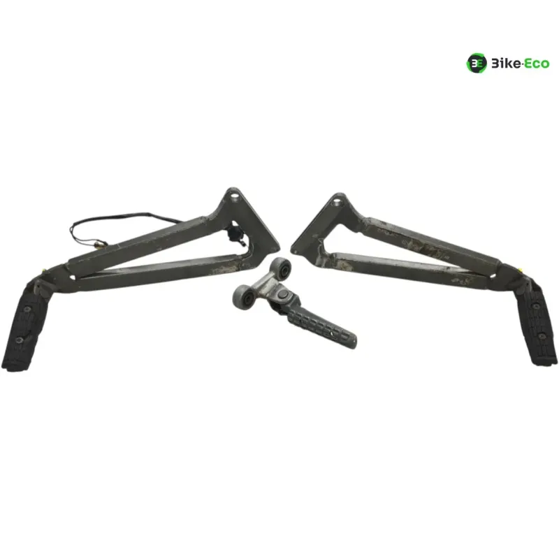 Platine et repose pieds arriere droit YAMAHA SRX 600 1986-1987