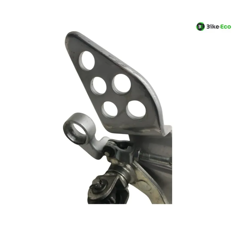 Platine avant droite YAMAHA YZF 125 R 2008-2013