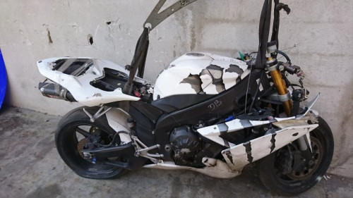 YAMAHA YZF 1000 R1