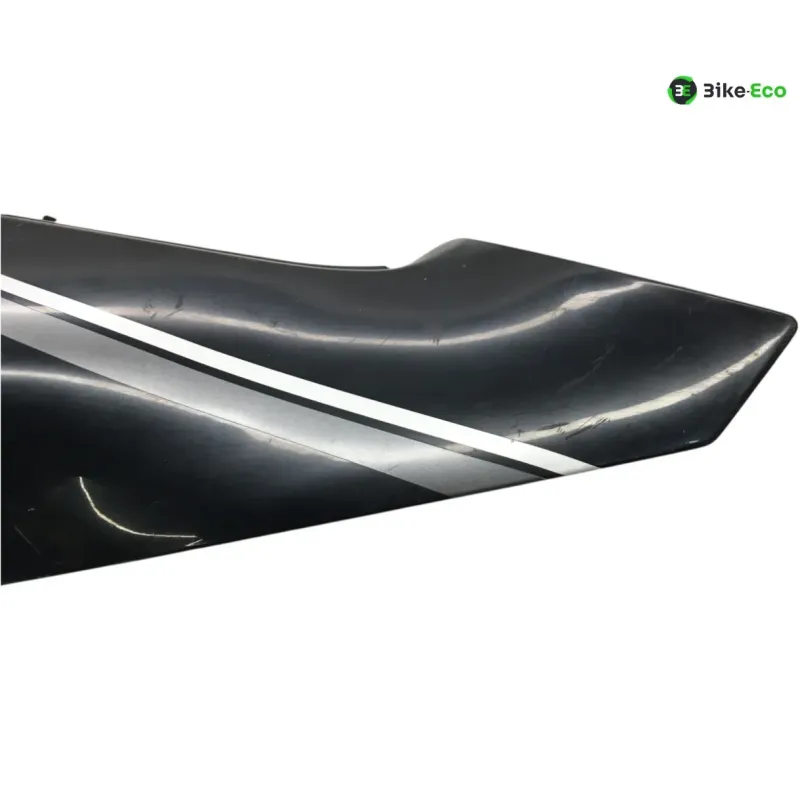 Cache carenage coque arriere droit SUZUKI RGV 250 1988-1990