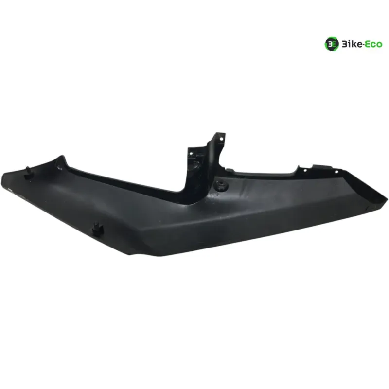 Cache carenage coque arriere droit SUZUKI RGV 250 1988-1990