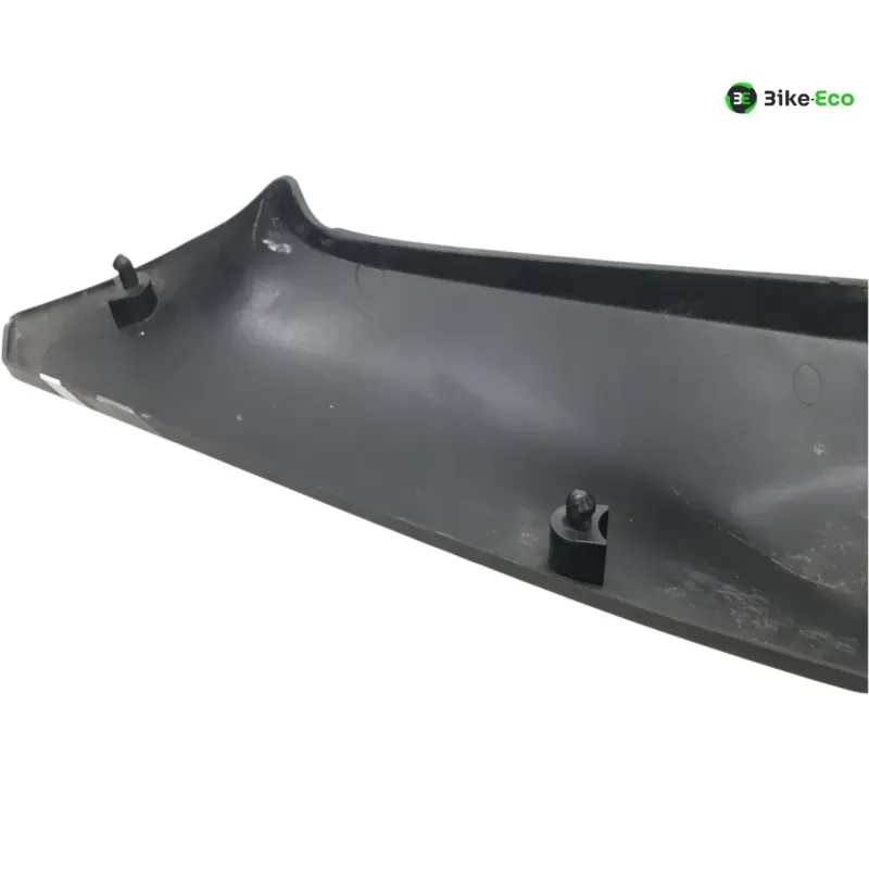 Cache carenage coque arriere droit SUZUKI RGV 250 1988-1990