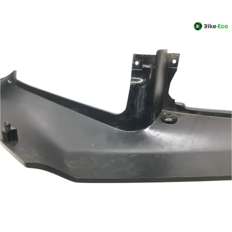 Cache carenage coque arriere droit SUZUKI RGV 250 1988-1990