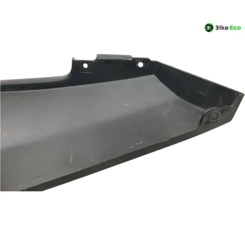 Cache carenage coque arriere droit SUZUKI RGV 250 1988-1990
