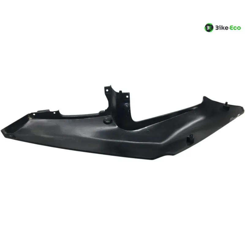 Cache carenage coque arriere gauche SUZUKI RGV 250 1988-1990