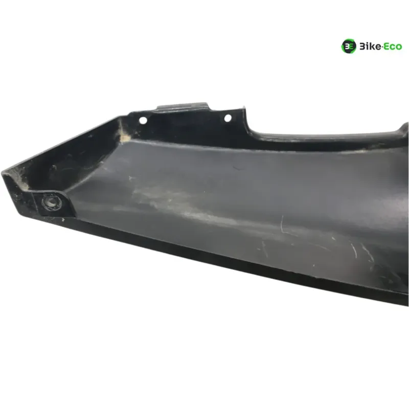 Cache carenage coque arriere gauche SUZUKI RGV 250 1988-1990