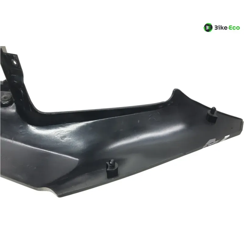 Cache carenage coque arriere gauche SUZUKI RGV 250 1988-1990