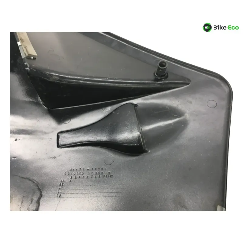 Cache flanc de carenage droit SUZUKI RGV 250 1988-1990