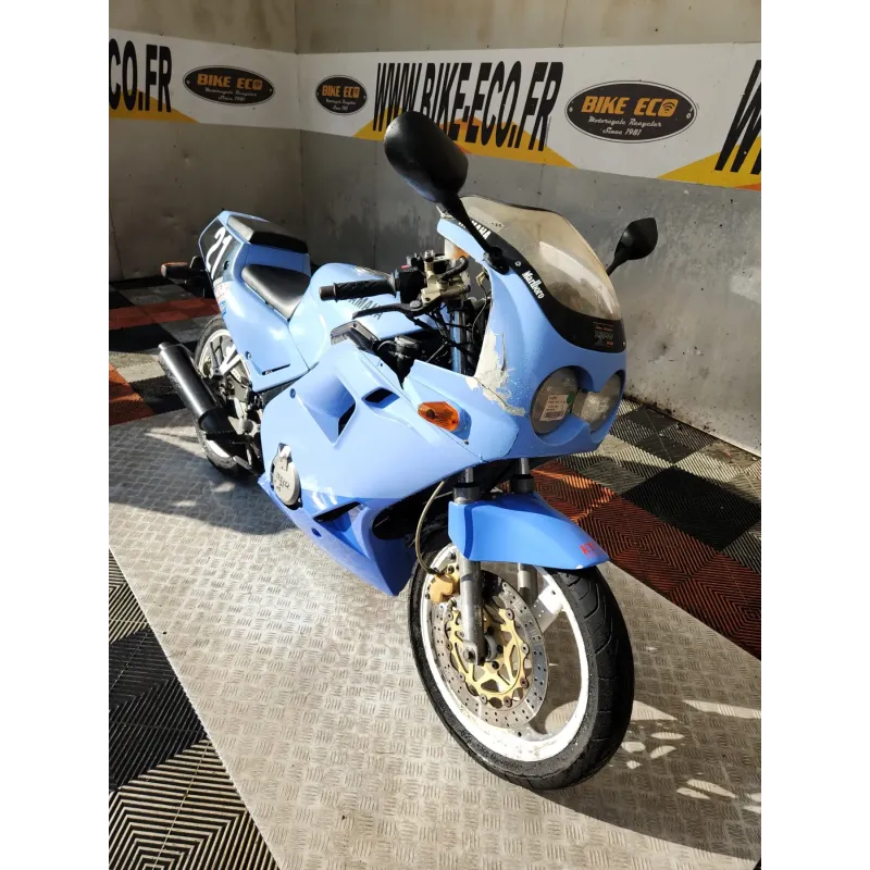YAMAHA FZR 250