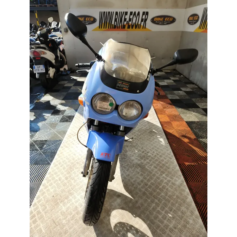 YAMAHA FZR 250