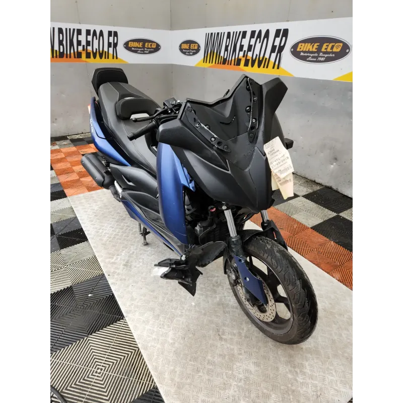 YAMAHA XMAX 125