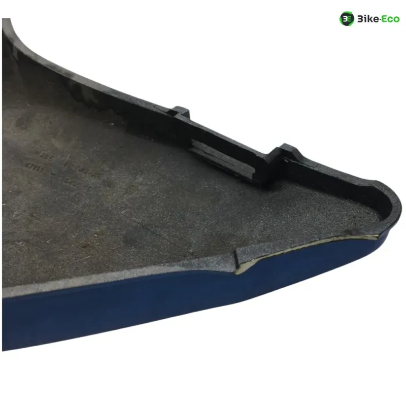 Cache lateral droit SUZUKI RG 80 1980-1983