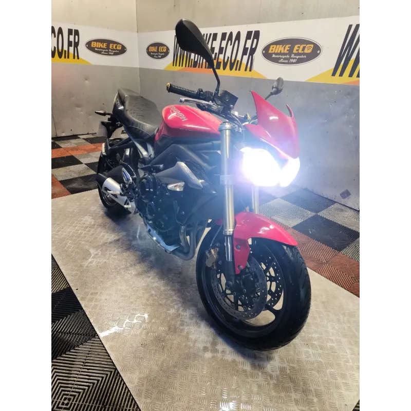 TRIUMPH STREET TRIPLE 675