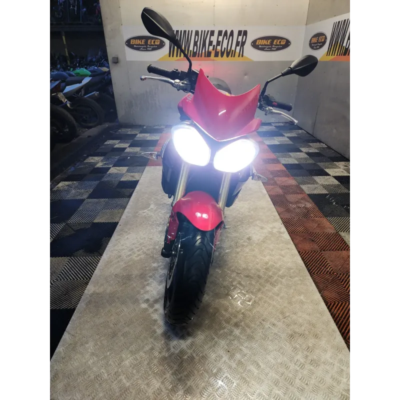 TRIUMPH STREET TRIPLE 675