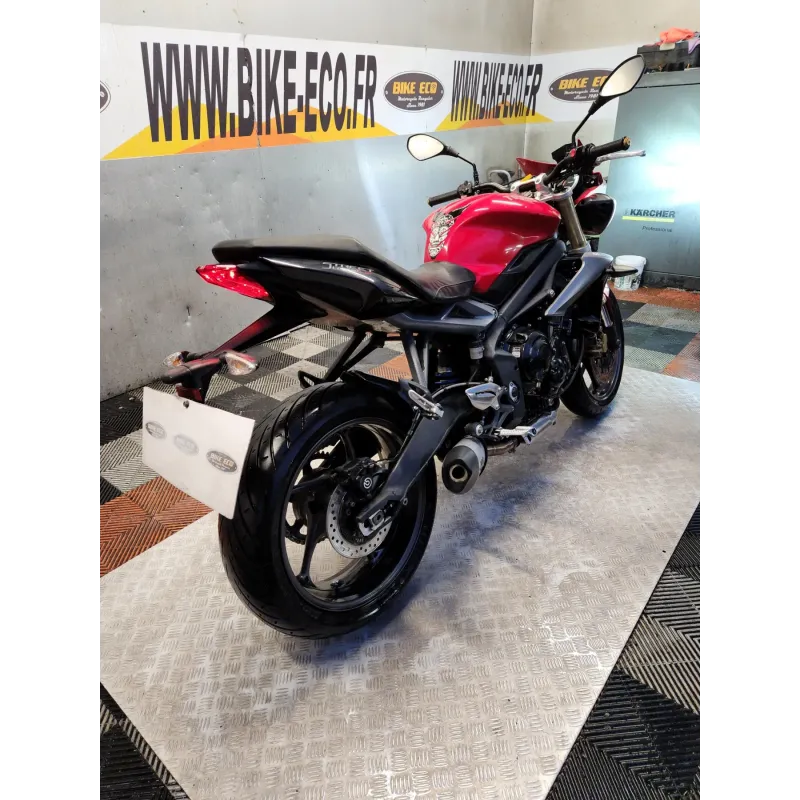 TRIUMPH STREET TRIPLE 675