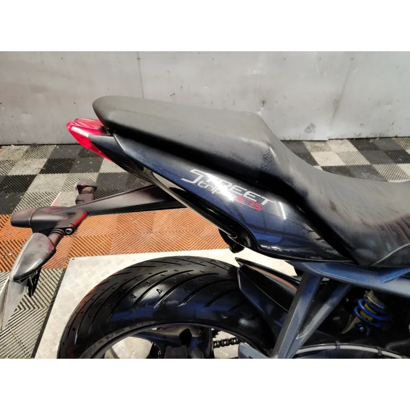 TRIUMPH STREET TRIPLE 675