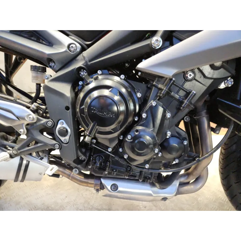 TRIUMPH STREET TRIPLE 675
